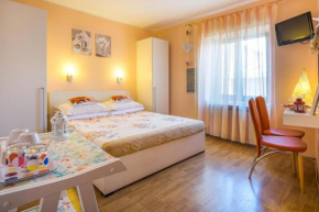 Отель Double Room Vrbnik 5302b  Врбник